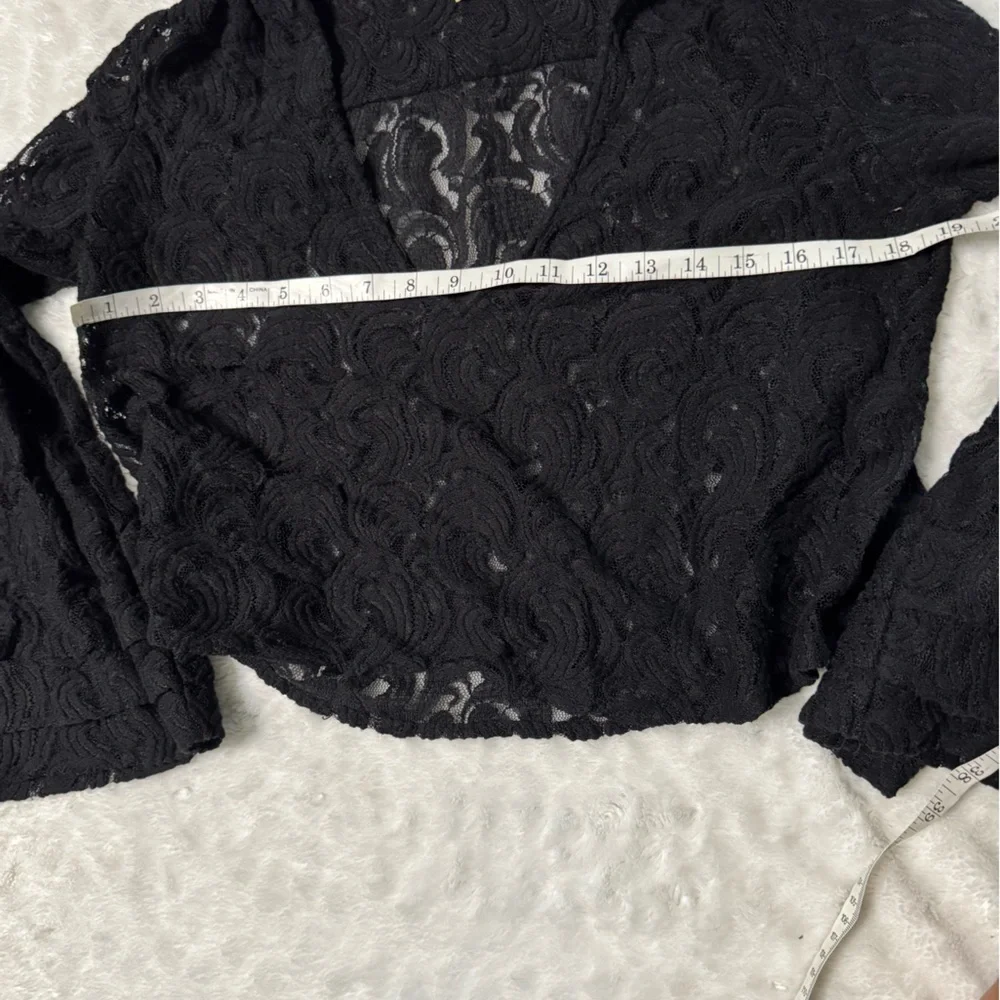 SHOW ME YOUR MUMU Black Lace Bell Sleeved Women’s Top